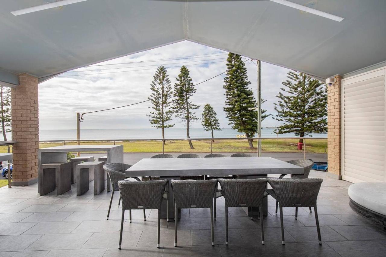 'Stockton Grande' A Sublime Beachfront Family Oasis Villa Newcastle Exterior photo