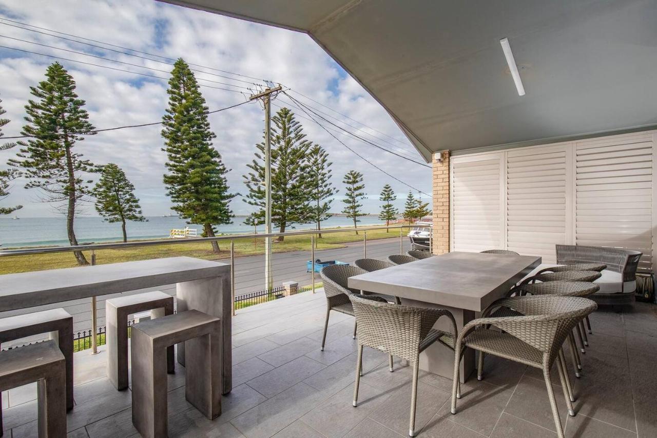 'Stockton Grande' A Sublime Beachfront Family Oasis Villa Newcastle Exterior photo